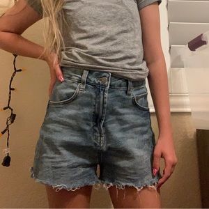 Wildfable mom jean denim shorts size 6